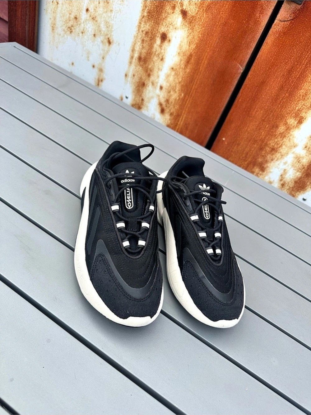 adidas OZELIA blacks